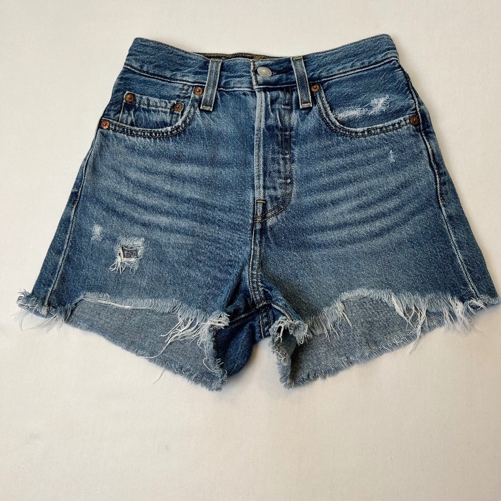Levi’s Distressed Ribcage Cut-Off Jean Shorts - Picture 3 of 13